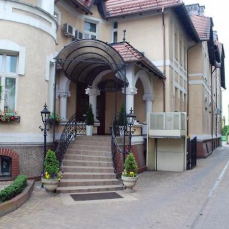 אוסטרוב וילקופולסקי Villa Royal מראה חיצוני תמונה