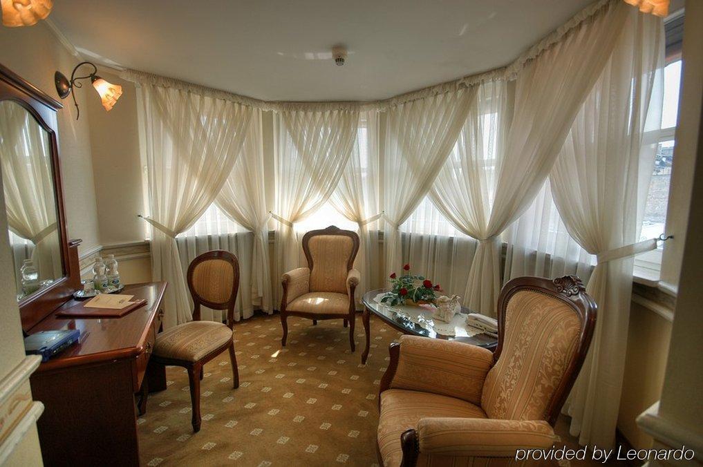 אוסטרוב וילקופולסקי Villa Royal מראה פנימי תמונה