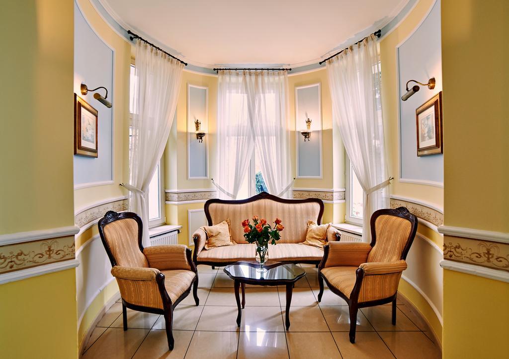 אוסטרוב וילקופולסקי Villa Royal מראה חיצוני תמונה
