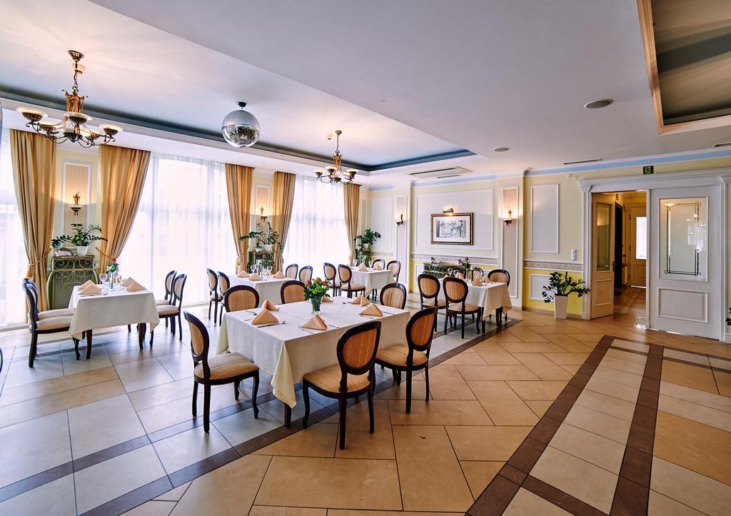 אוסטרוב וילקופולסקי Villa Royal מראה חיצוני תמונה