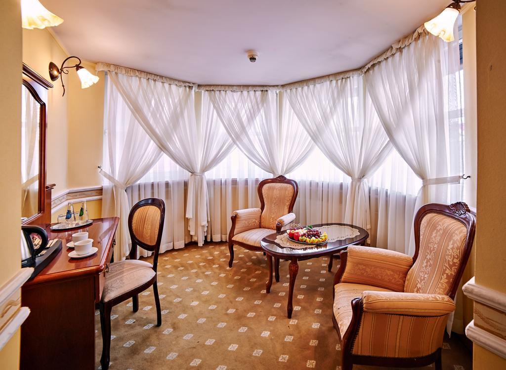 אוסטרוב וילקופולסקי Villa Royal מראה חיצוני תמונה