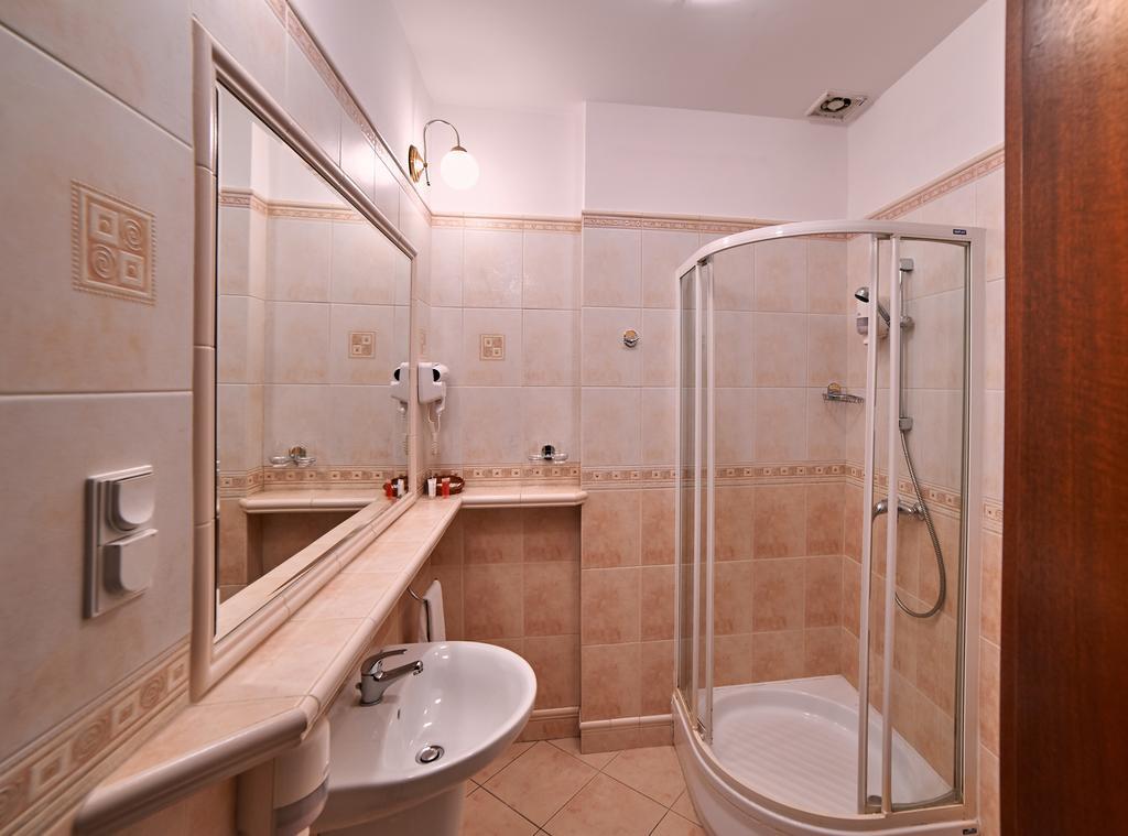 אוסטרוב וילקופולסקי Villa Royal מראה חיצוני תמונה
