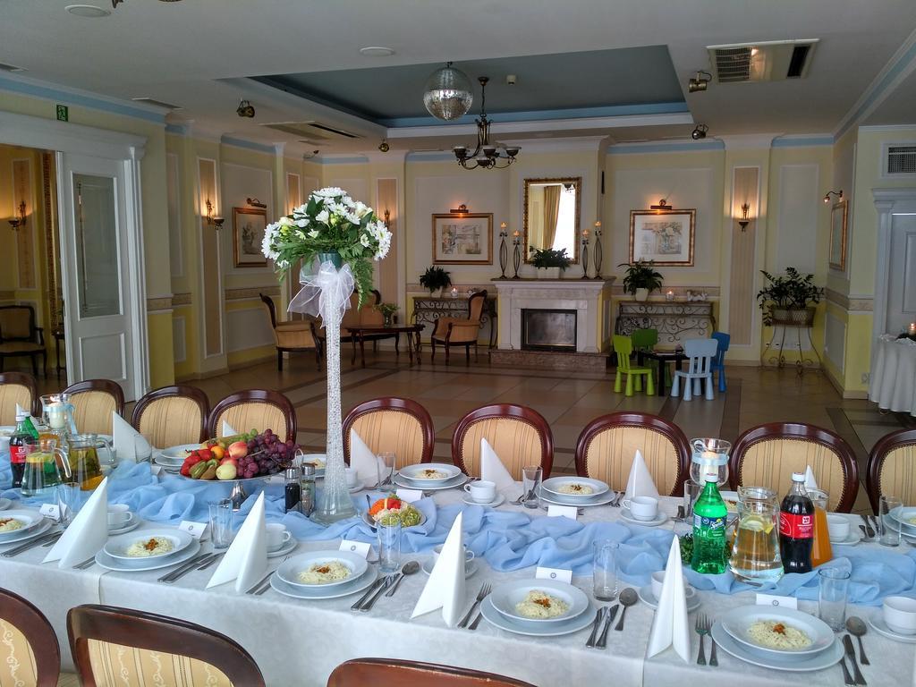 אוסטרוב וילקופולסקי Villa Royal מראה חיצוני תמונה