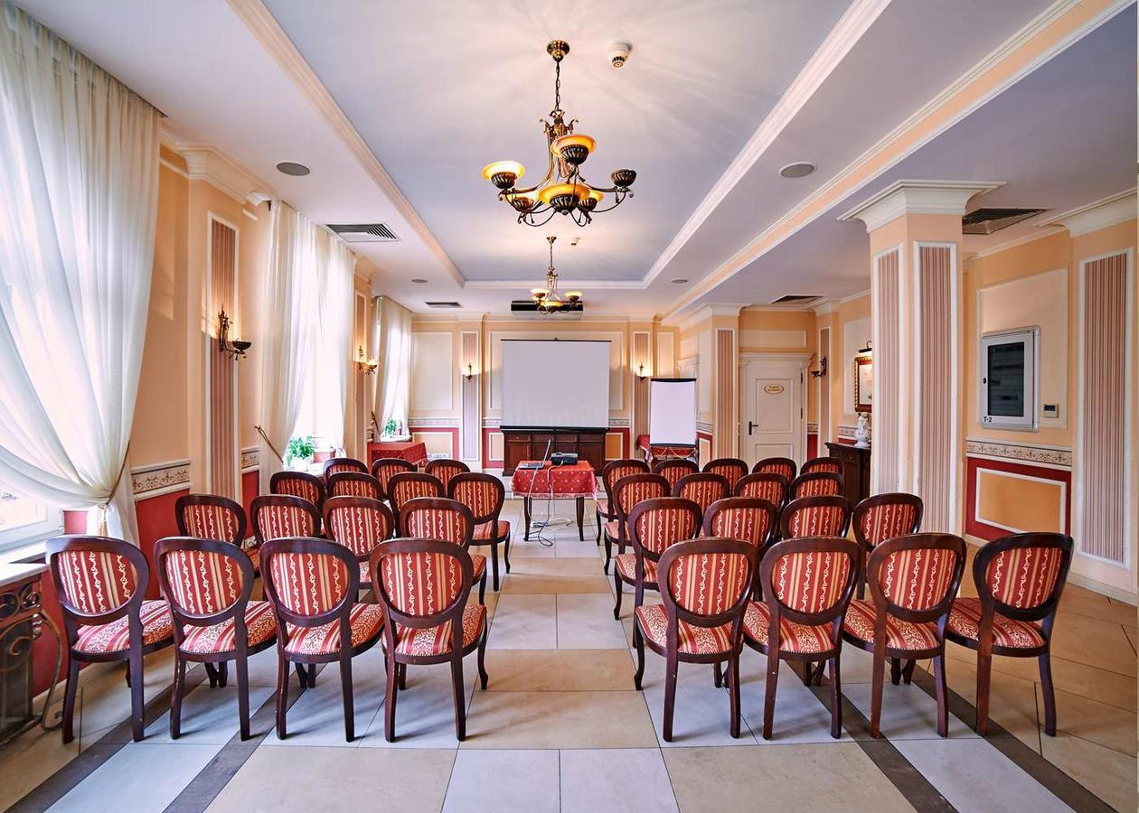 אוסטרוב וילקופולסקי Villa Royal מראה חיצוני תמונה