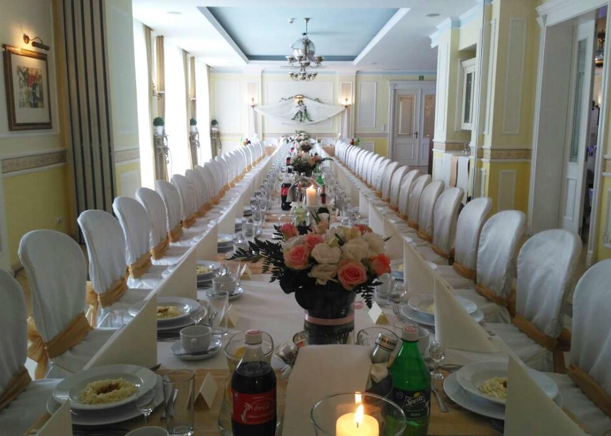 אוסטרוב וילקופולסקי Villa Royal מראה חיצוני תמונה