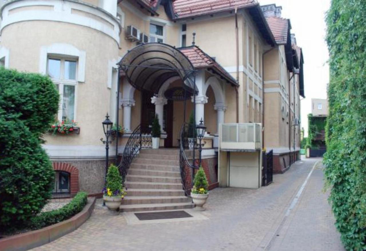 אוסטרוב וילקופולסקי Villa Royal מראה חיצוני תמונה